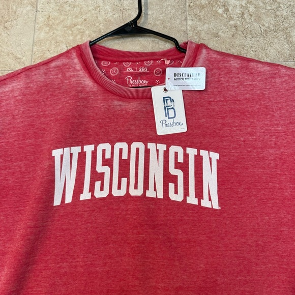 NWT Pressbox Women’s Wisconsin Badgers Red Vintage Wash Sweatshirt Size 2XL - Picture 3 of 6